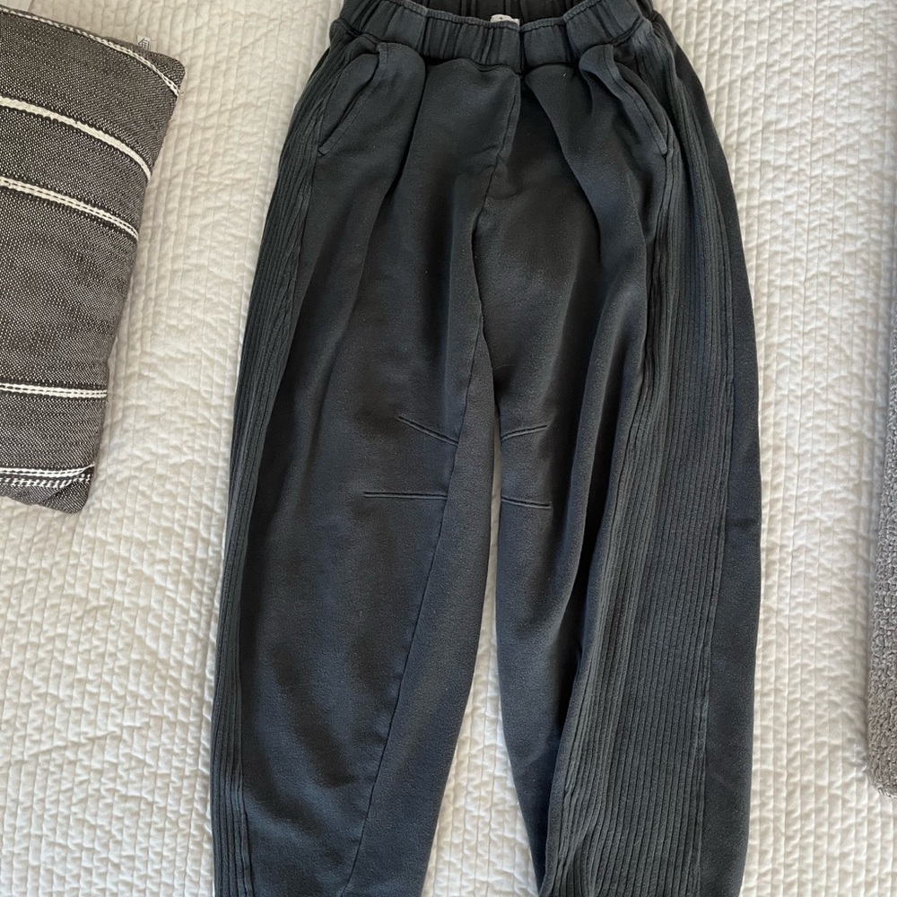 Aerie Dark Gray Oh Snap Barrel Sweatpants